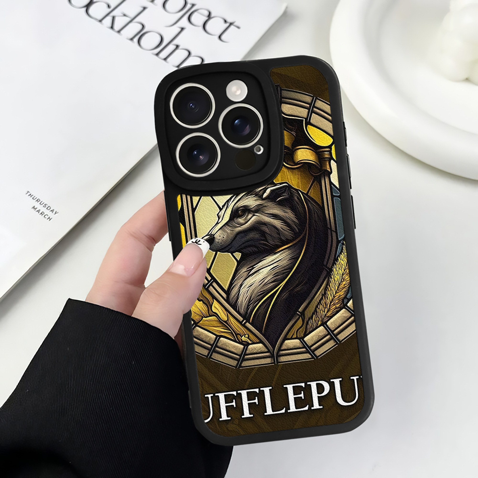 （画像用） Harry Potter ハリー・ポッターシリーズ 【iPhone 16シリーズ対応】シリコンスマホケース（レザー調） 材質：シリコン